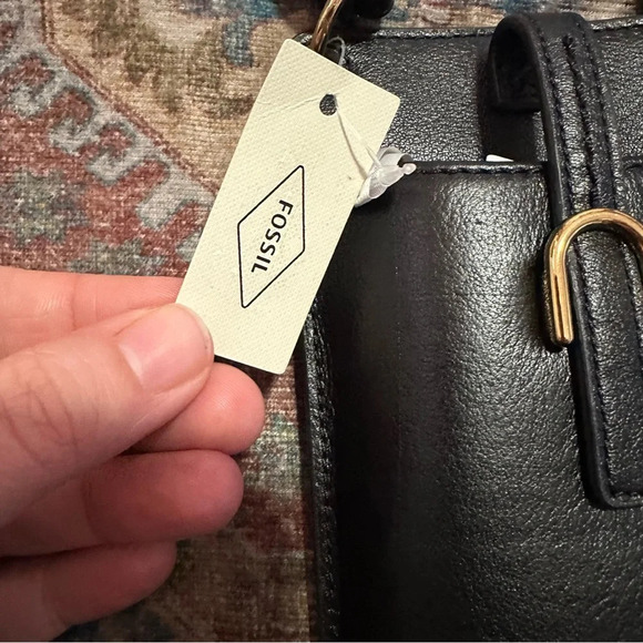 NWT Fossil• Vada Phone Bag in black leather - Picture 5 of 6